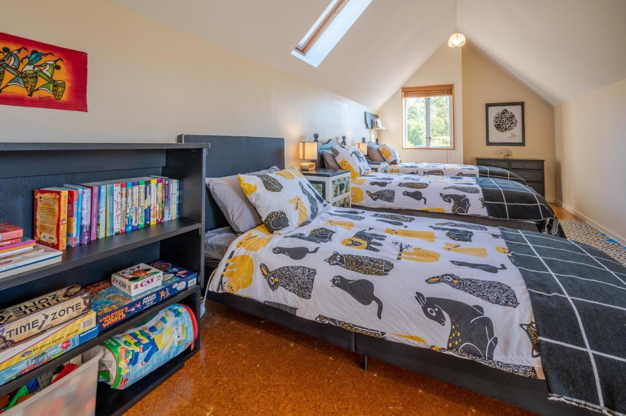 Rose On The Bay - Akaroa Holiday Home Экстерьер фото