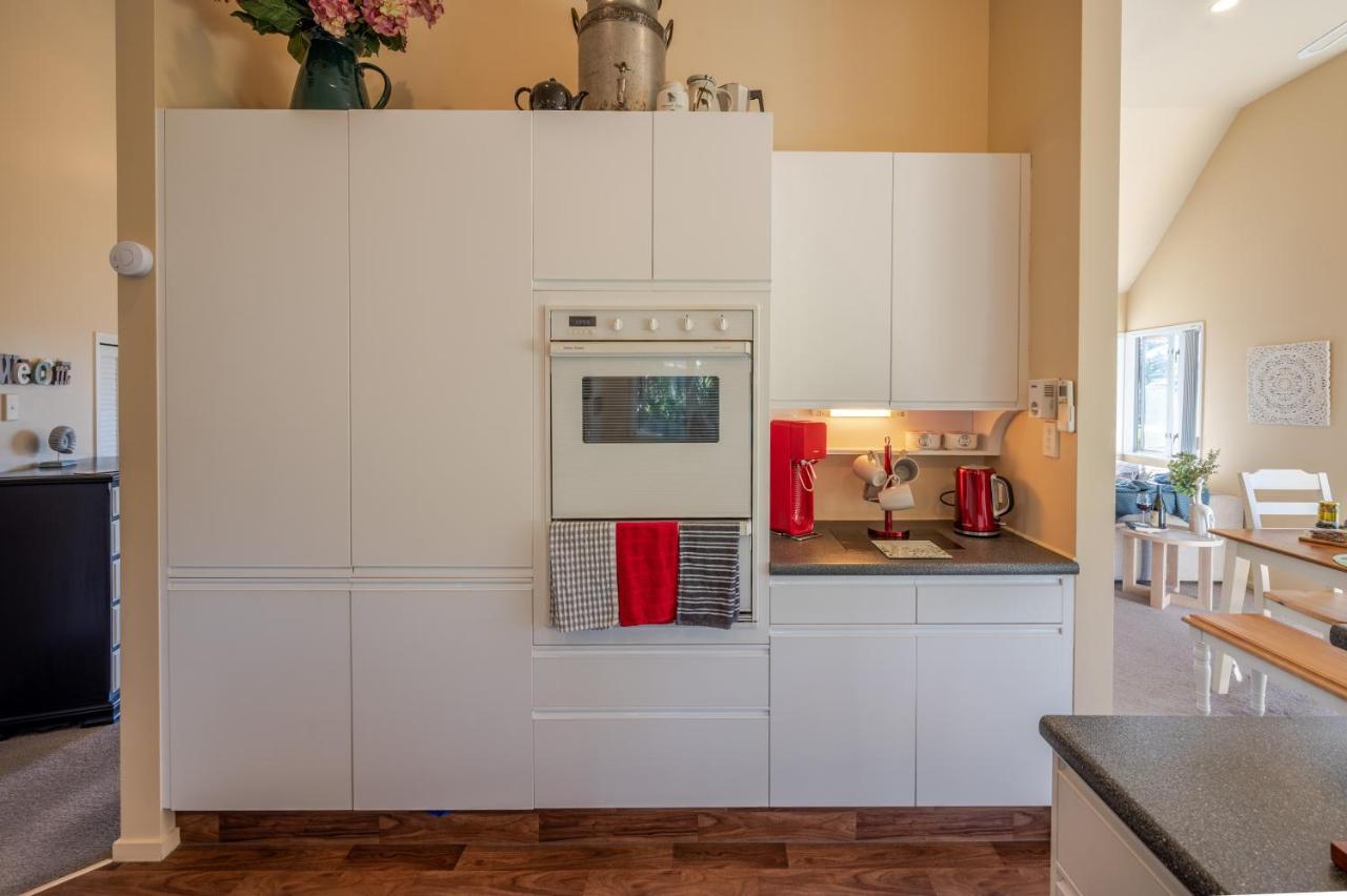 Rose On The Bay - Akaroa Holiday Home Экстерьер фото